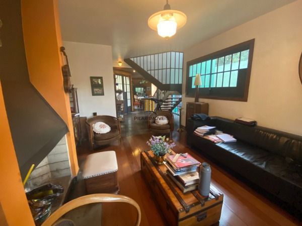 Casa para Venda - 301m², 4 dormitórios, sendo 1 suites, 2 vagas - Bom Jesus