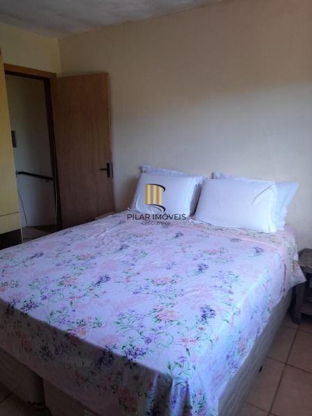 Casa em Porto Alegre, no bairro Belém Novo, com 2 dormitório(s), e 2 banheiros, à venda.
