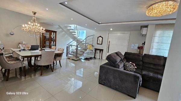 Casa em Porto Alegre, no bairro Hípica, com 3 dormitório(s), e 3 banheiros, à venda.