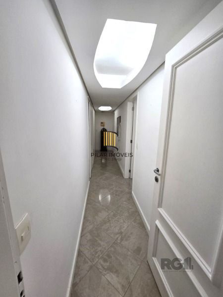 Apartamento em Porto Alegre, no bairro Auxiliadora, com 4 dormitório(s), e 4 banheiros, à venda.