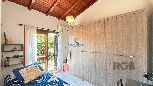 Casa em Porto Alegre, no bairro Hípica, com 3 dormitório(s), e 2 banheiros, à venda.