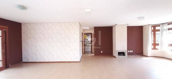 Casa para Venda - 239m², 5 dormitórios, sendo 1 suites, 4 vagas - Hípica