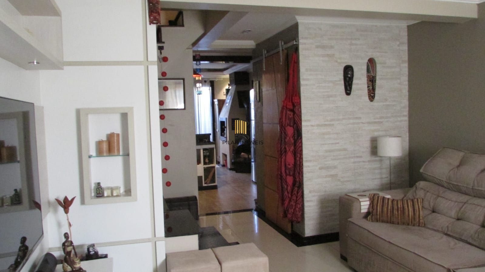 Casa na Zona sul de Porto Alegre com 02 dormitórios e pátio.