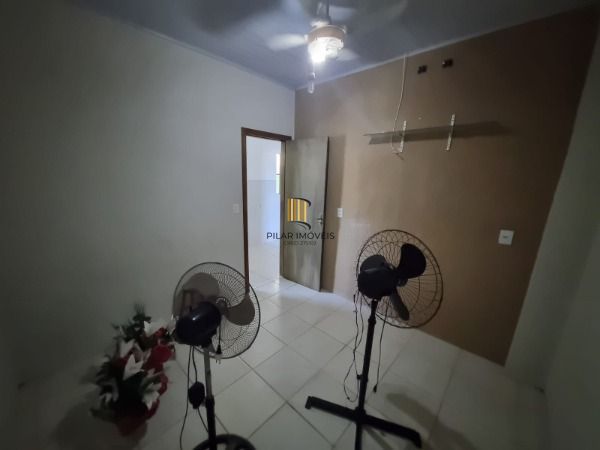 Casa em Porto Alegre, no bairro Vila Nova, com 1 dormitório(s), e 1 banheiros, à venda.