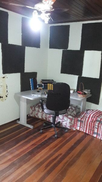 Casa em Porto Alegre, no bairro Aberta dos Morros, com 4 dormitório(s), e 4 banheiros, à venda.