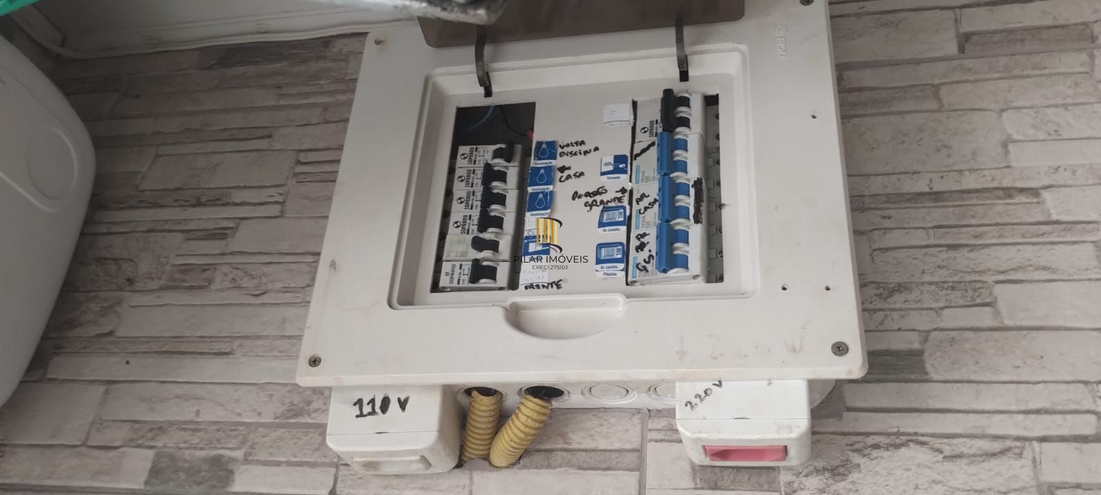 Casa com piscina e com 4 dormitorios no bairro Restinga
