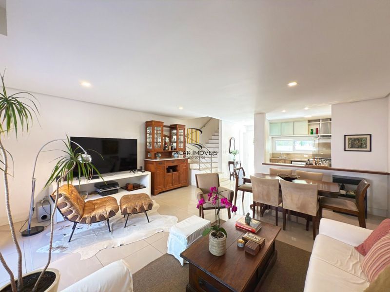 Linda Residência com 3 dormitórios e 1 suíte no Bairro Tristeza para venda.