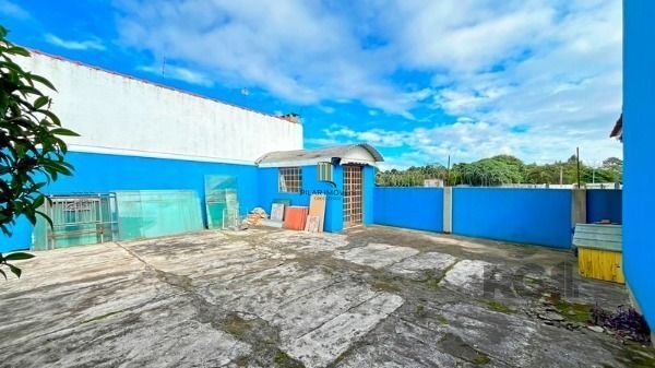 Casa em Porto Alegre, no bairro Ipanema, com 3 dormitório(s), à venda.