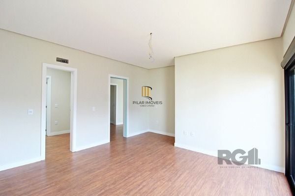Casa Condominio em Porto Alegre, no bairro Ipanema, com 3 dormitório(s), à venda.