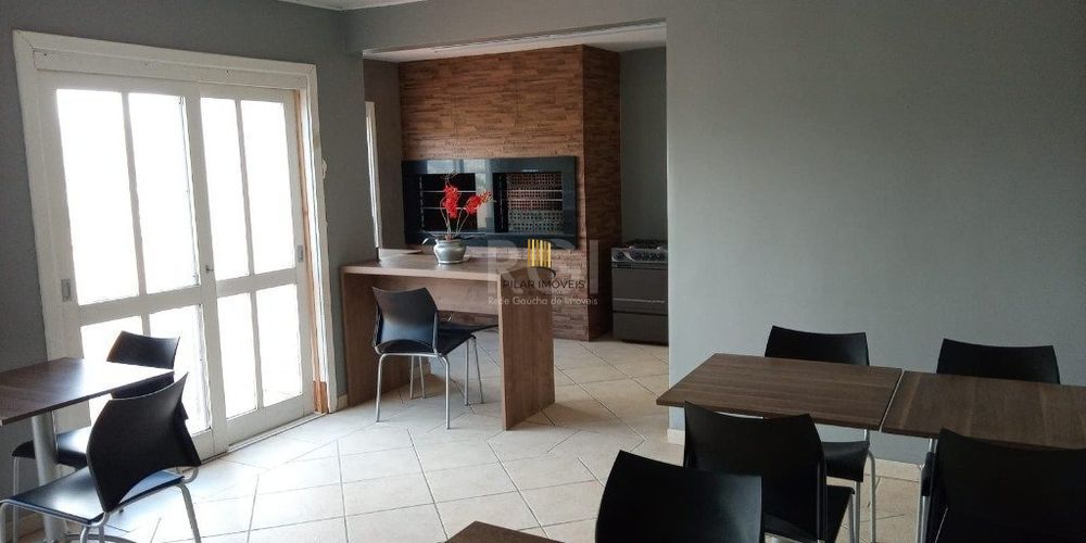 Apartamento 2 dormitórios e 1 vaga.