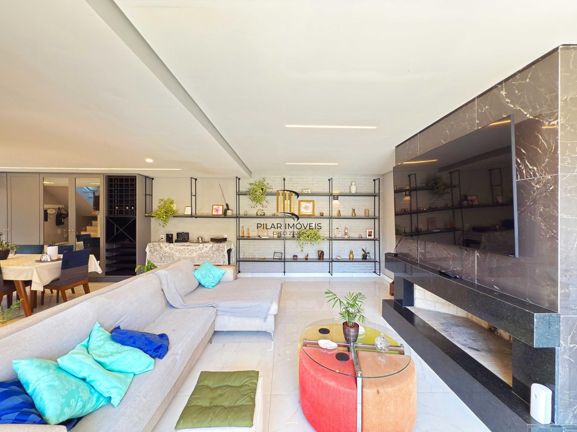 Em busca de uma casa espaçosa e cheia de comodidades no bairro Hípica