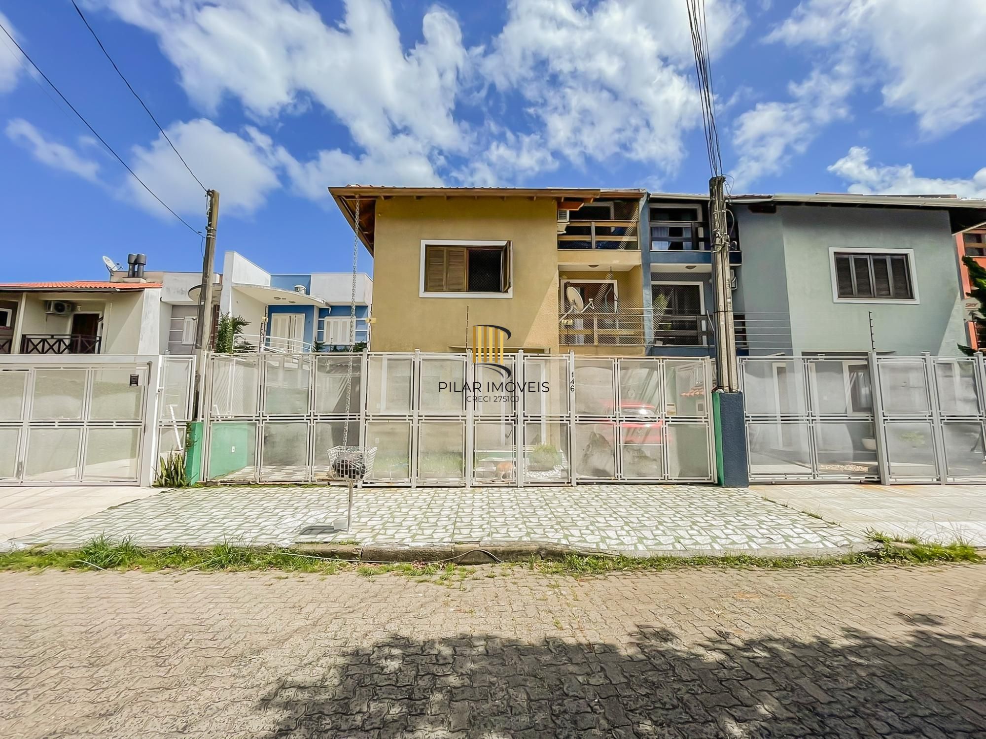 Casa 3 dormitórios no bairro Hípica