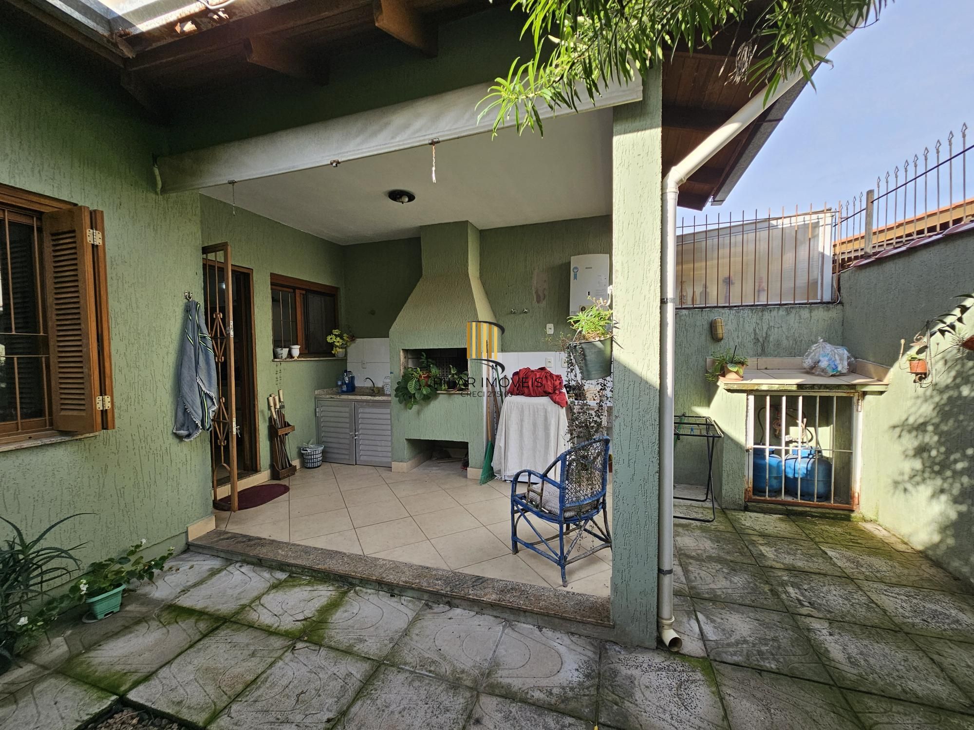 Casa 3 dormitórios no bairro Guarujá