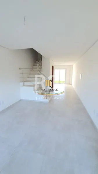 Casa 3 dormitórios no bairro Guarujá