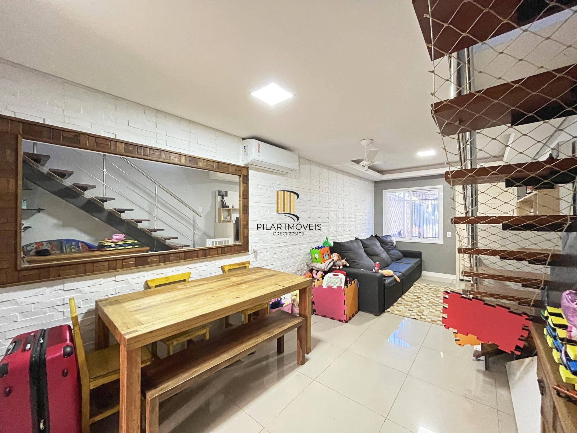 Casa 2 dormitórios no bairro Hípica