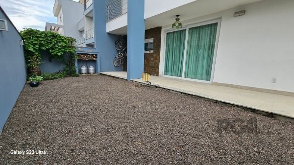 Casa em Porto Alegre, no bairro Hípica, com 3 dormitório(s), e 3 banheiros, à venda.