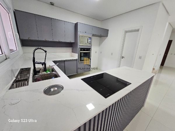 Casa Condominio em Porto Alegre, no bairro Hípica, com 4 dormitório(s), e 4 banheiros, à venda.