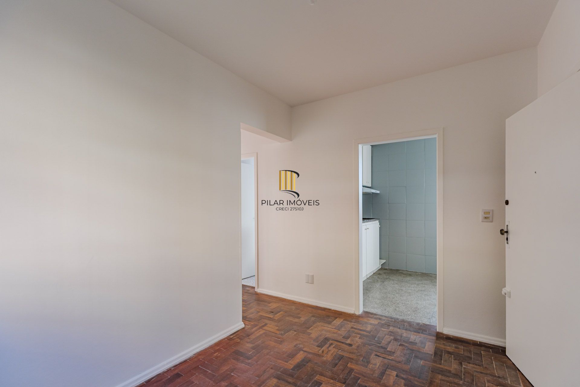 Apartamento com 2 dormitórios no Bairro Camaquã.