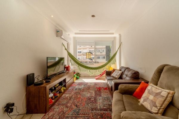 Apartamento em Porto Alegre, no bairro Vila Assunção, com 2 dormitório(s), e 2 banheiros, à venda.