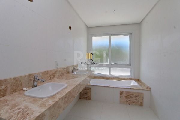 Casa Condominio para Venda - 364m², 3 dormitórios, sendo 3 suites, 2 vagas - Pedra Redonda