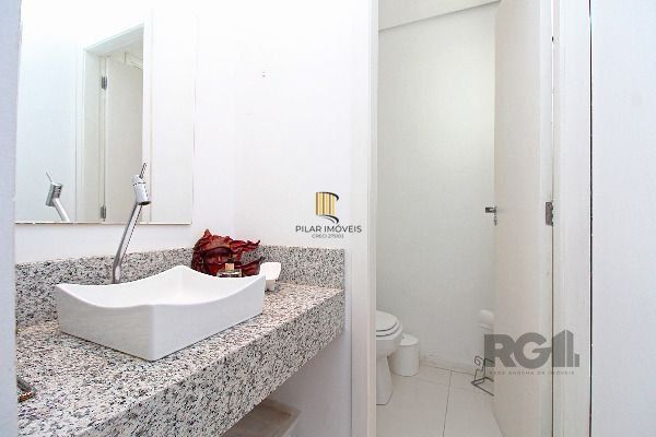 Casa em Porto Alegre, no bairro Hípica, com 3 dormitório(s), e 3 banheiros, à venda.