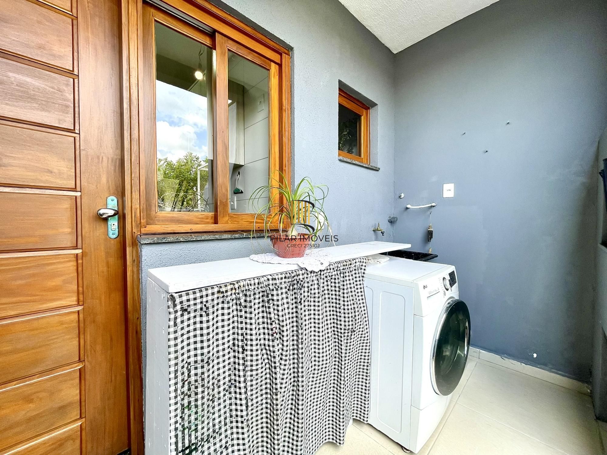 Casa 2 dormitórios no bairro Hípica