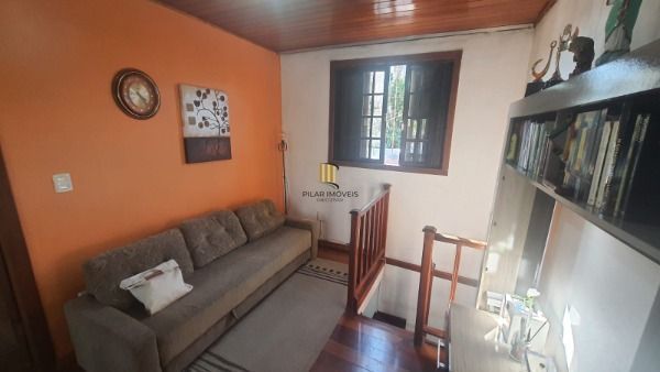 Casa em Porto Alegre, no bairro Nonoai, com 3 dormitório(s), e 3 banheiros, à venda.
