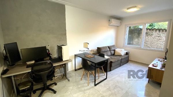 Apartamento em Porto Alegre, no bairro Cristal, com 1 dormitório(s), e 1 banheiros, à venda.