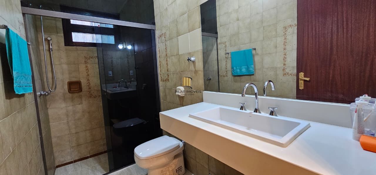 Excelente casa térrea zona sul de Porto Alegre, com 191m² - totalmente reformada