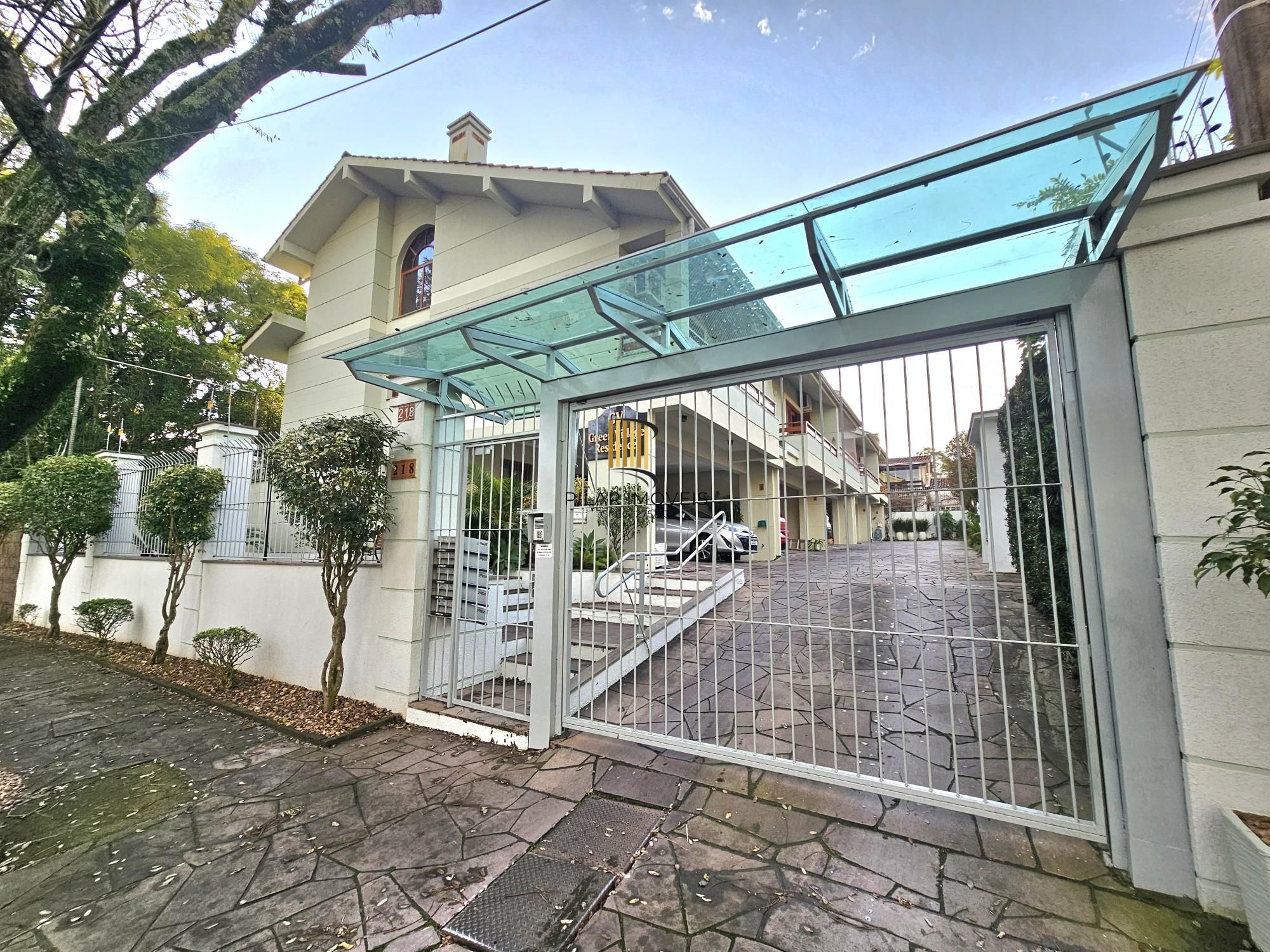 Casa 3 dormitórios + sótão em condomínio Jardim Isabel bairro Ipanema !