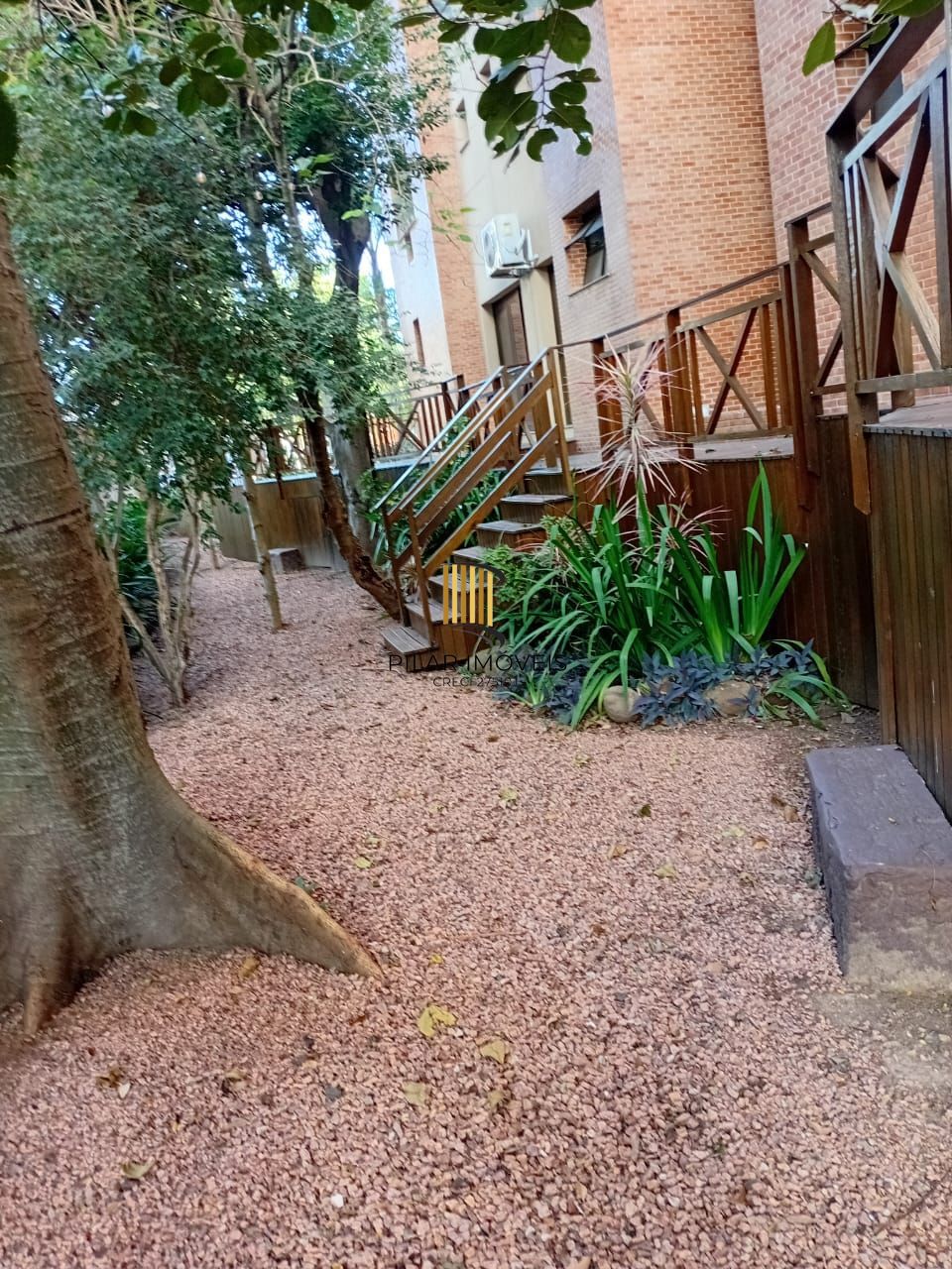 Ótimo apartamento 2 dormitórios, 1 suíte, 1 vaga coberta escriturada na tristeza.
