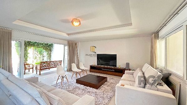 Casa Condominio em Porto Alegre, no bairro Hípica, com 3 dormitório(s), e 3 banheiros, à venda.