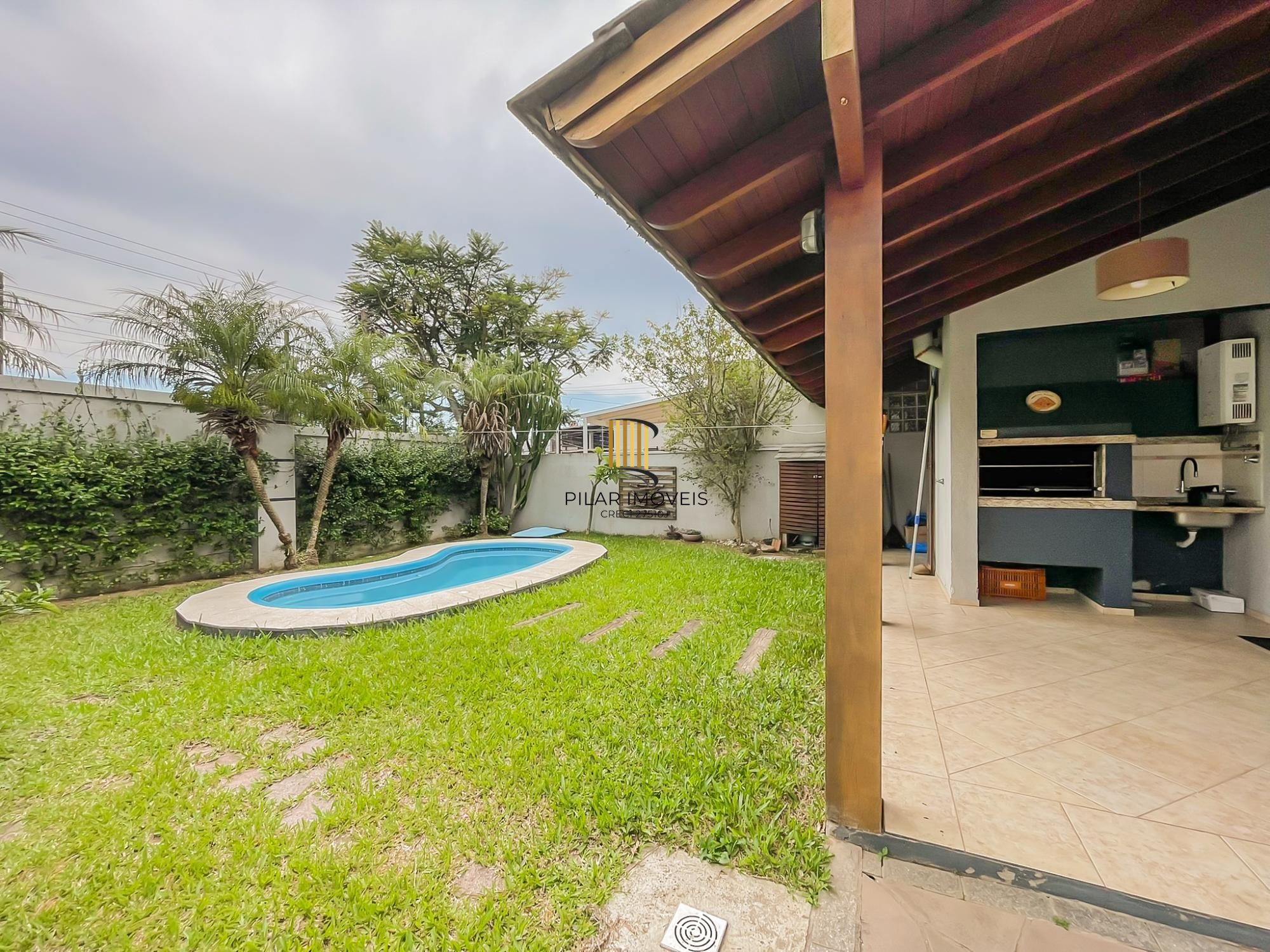 Casa 3 suítes com piscina em condomínio alto padrão na zona sul de Porto Alegre !