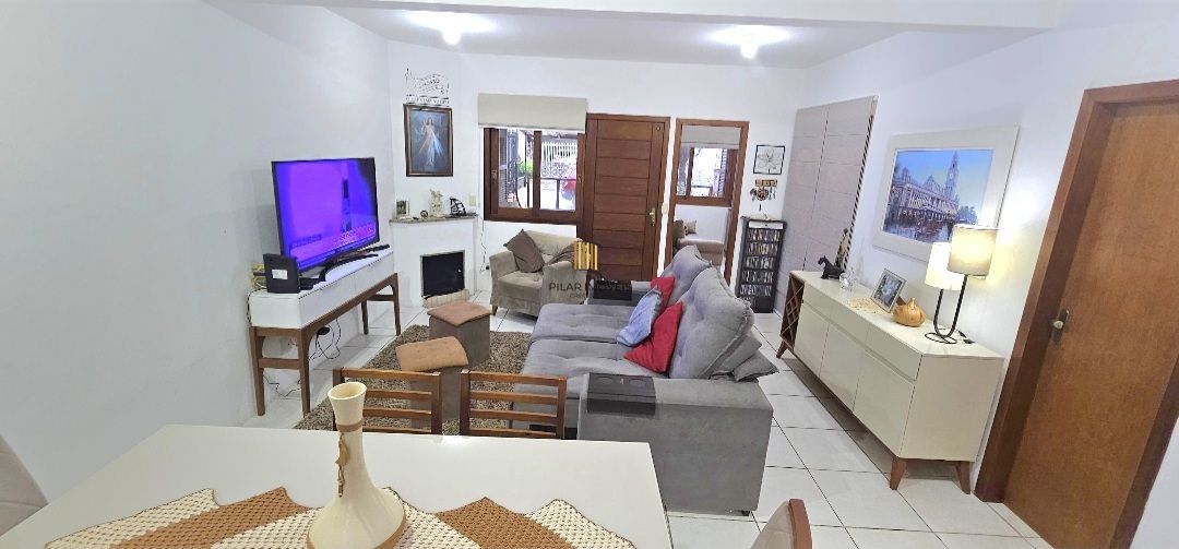 EXCELENTE Sobrado com 4 dormitórios sendo um no andar térreo, no Residencial Lagos de Nova Ipanema.