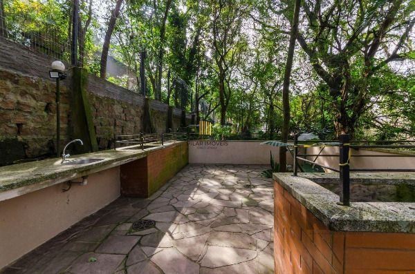 Apartamento em Porto Alegre, no bairro Teresópolis, com 2 dormitório(s), e 2 banheiros, à venda.
