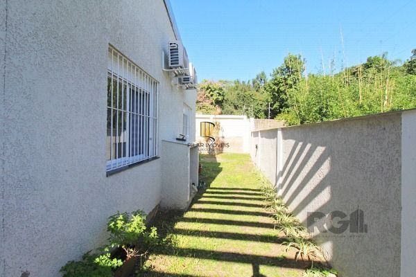 Casa em Porto Alegre, no bairro Espírito Santo, com 3 dormitório(s), e 3 banheiros, à venda.