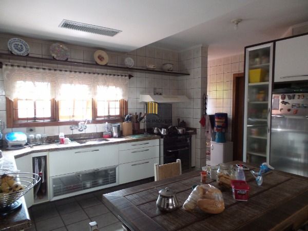 Casa para Venda - 287m², 4 dormitórios, sendo 1 suites, 4 vagas - Tristeza