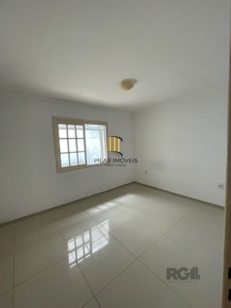 Casa em Porto Alegre, no bairro Hípica, com 2 dormitório(s), e 2 banheiros, à venda.