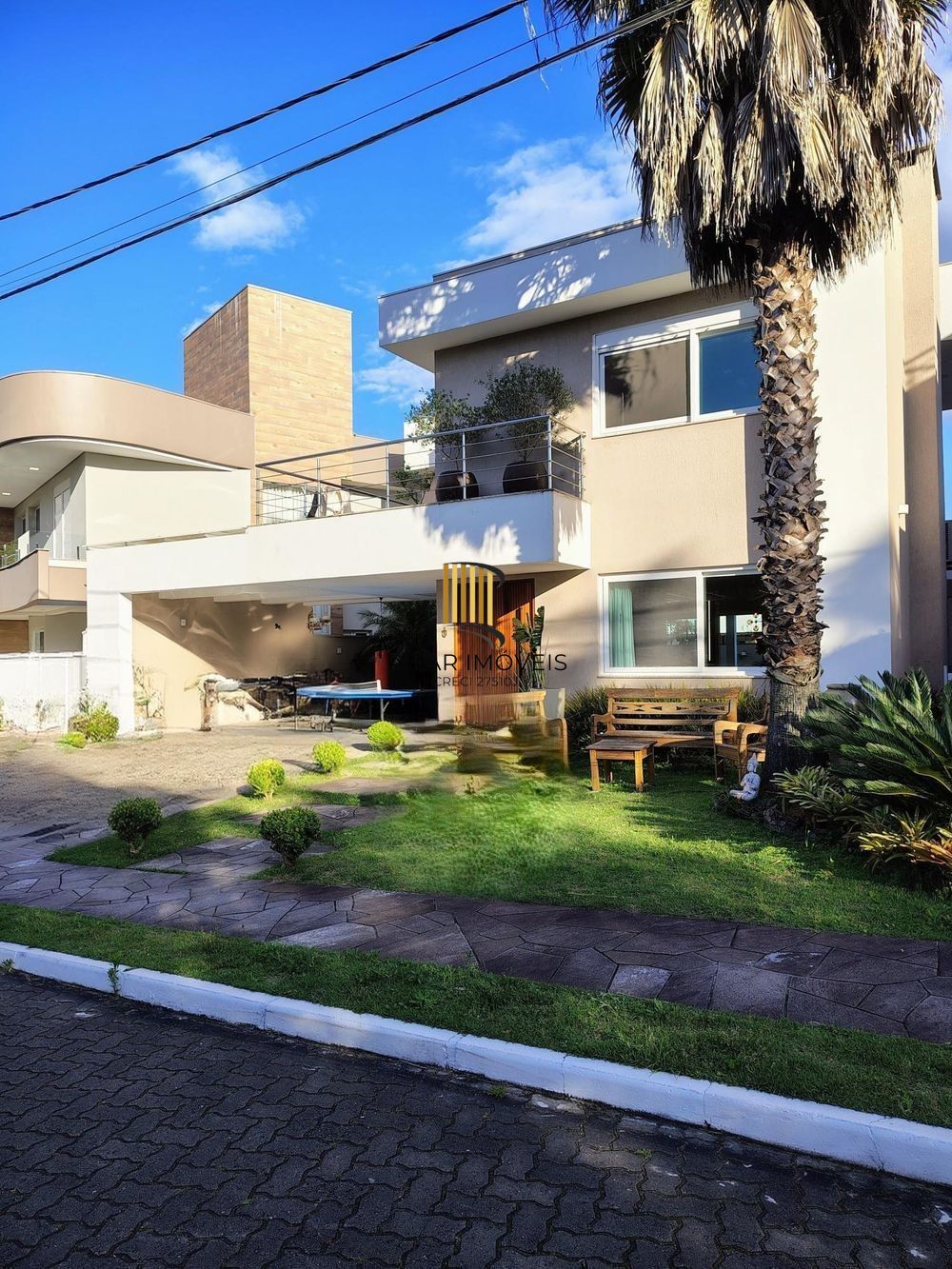 **Espetacular Casa de Condomínio com 3 suítes, Piscina com aquecimento** - Pilar Imóveis