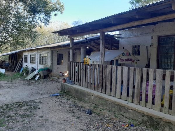 Sítio para Venda - 200m², 3 dormitórios, 4 vagas - Lami