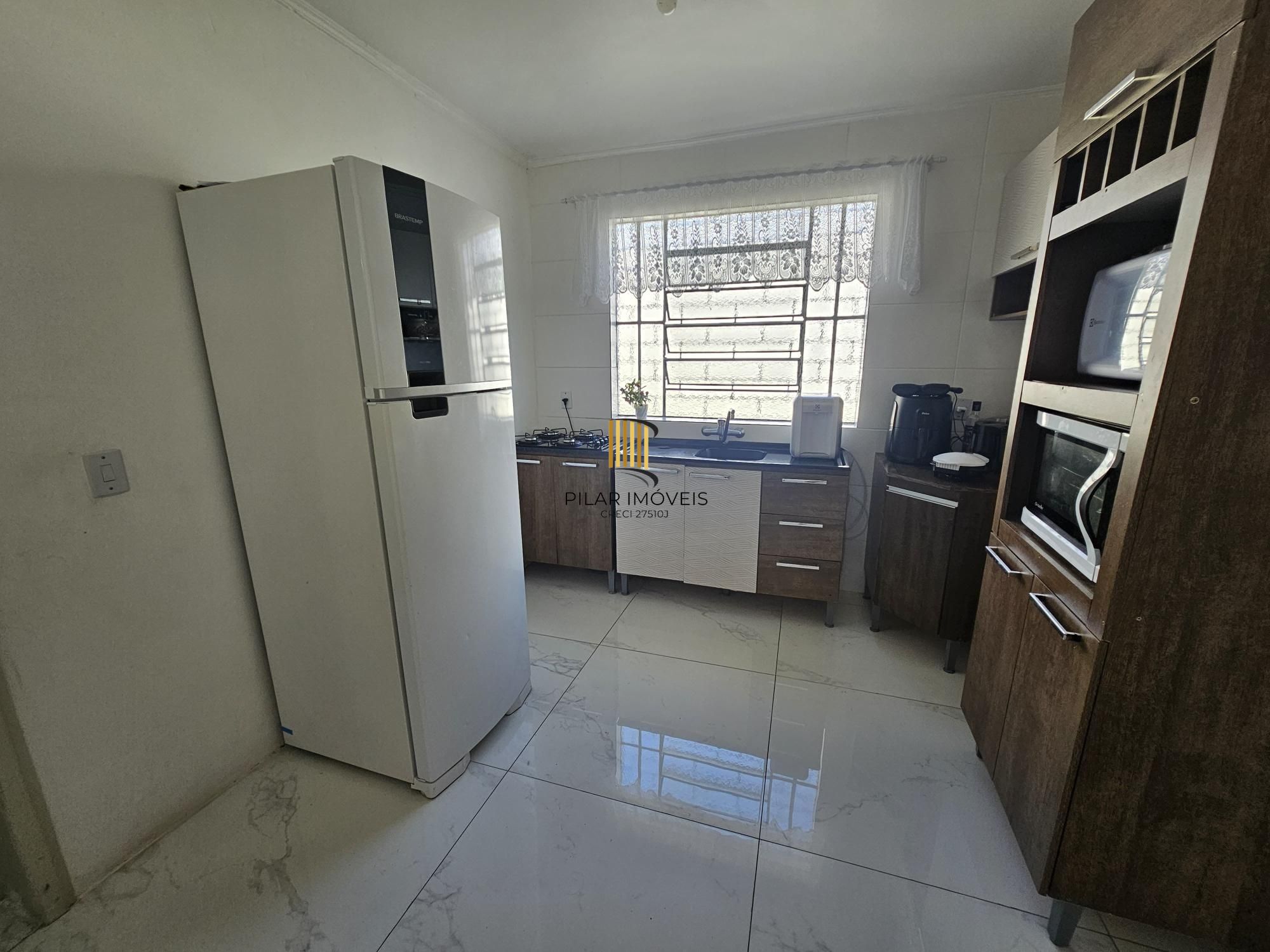 Casa com piscina terreno 10x30 zona sul de Porto Alegre