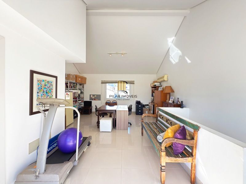 Linda Residência com 3 dormitórios e 1 suíte no Bairro Tristeza para venda.