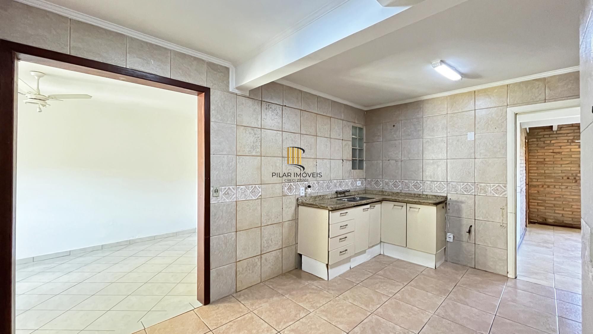 Casa 5 dormitórios no bairro Ipanema