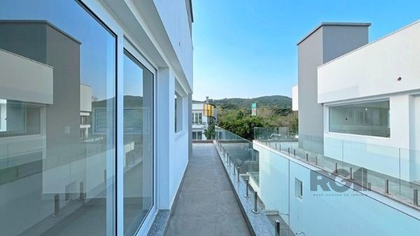 Casa Condominio para Venda - 364m², 3 dormitórios, sendo 3 suites, 2 vagas - Pedra Redonda