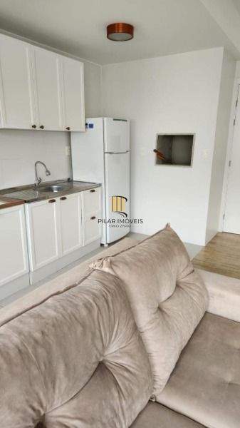 Studio em Porto Alegre, no bairro Tristeza, com 1 dormitório(s), e 1 banheiros, à venda.