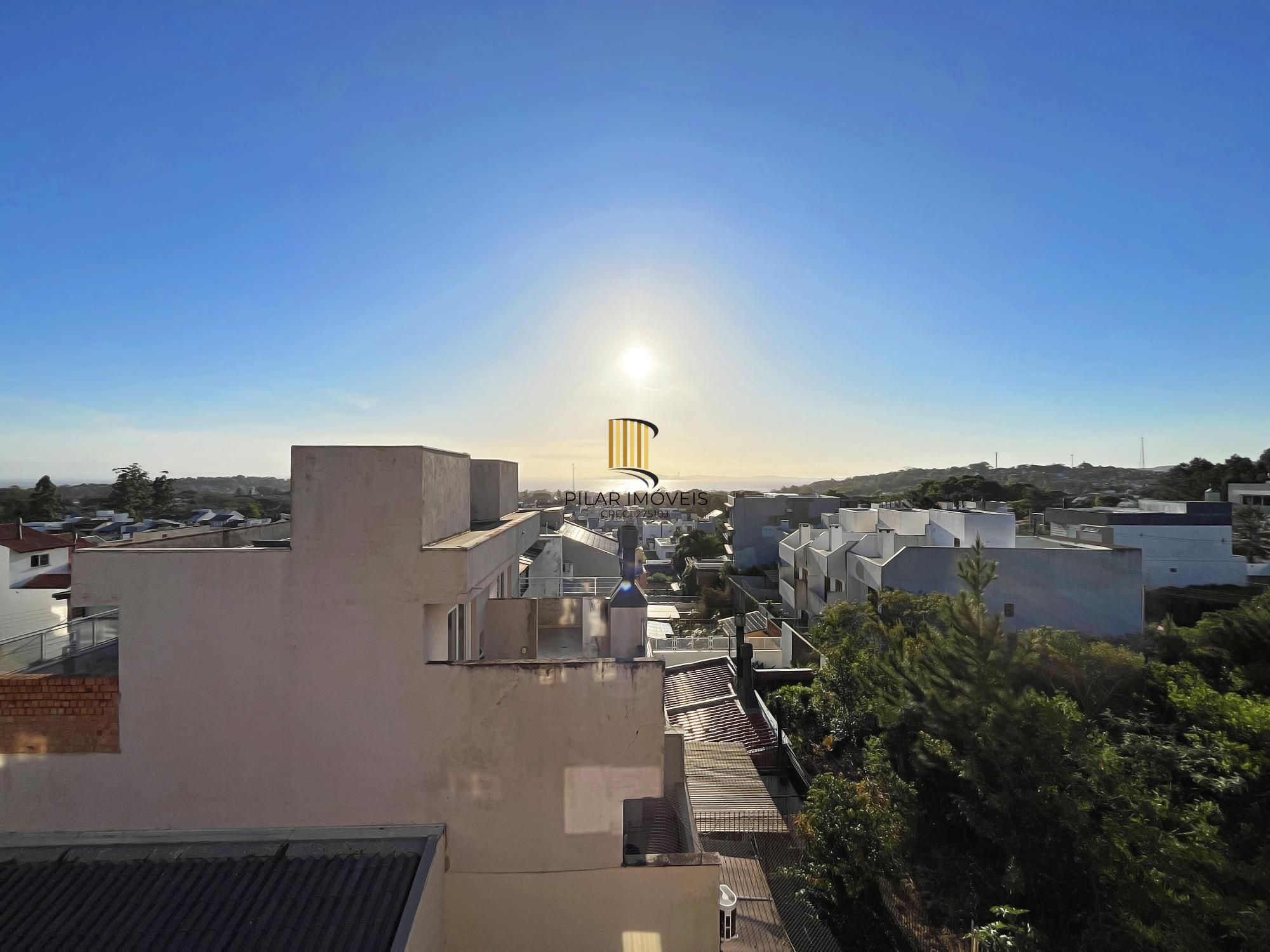 Casa 3 dormitórios no bairro Guarujá