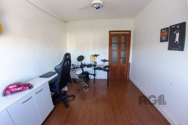 Apartamento em Porto Alegre, no bairro Tristeza, com 3 dormitório(s), e 3 banheiros, à venda.
