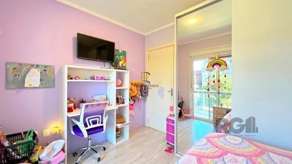 Casa em Porto Alegre, no bairro Hípica, com 3 dormitório(s), e 3 banheiros, à venda.