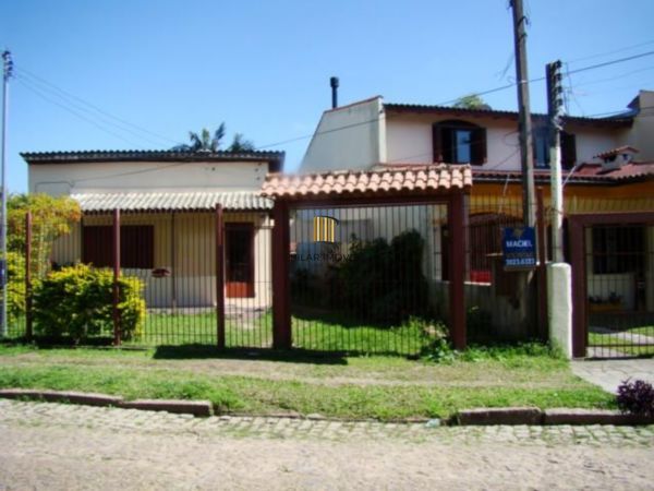 Casa para Venda - 80m², 2 dormitórios, 1 vaga - Guarujá - Pilar Imóveis