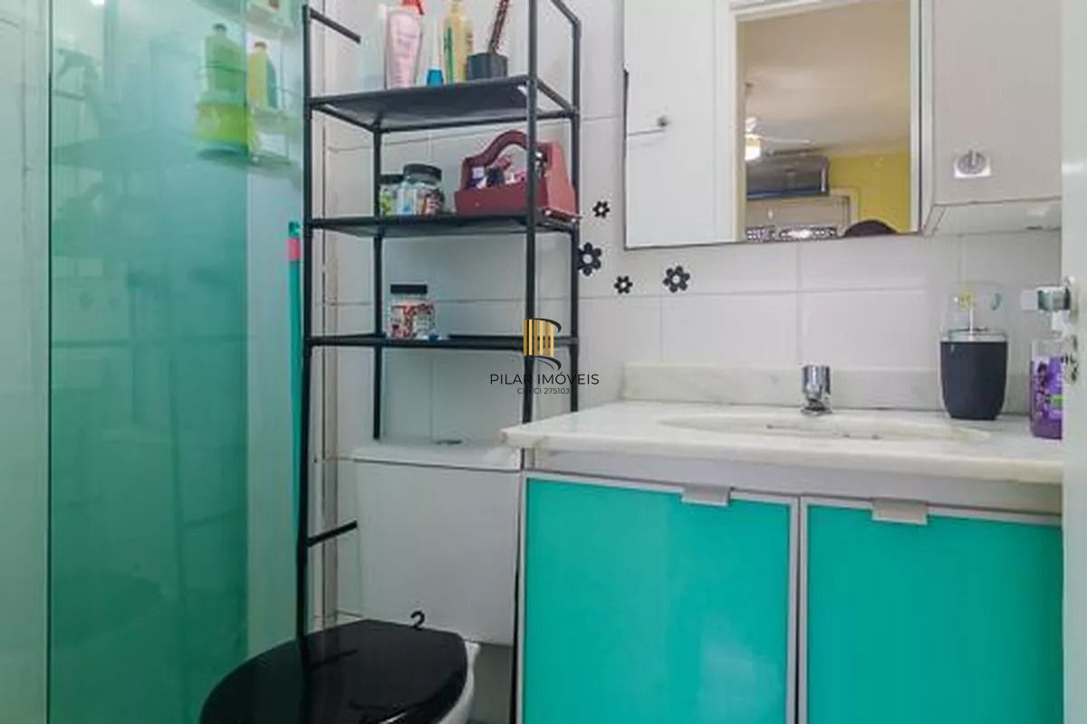 Apartamento 2 dormitórios, com suíte, churrasqueira, e vaga escriturada.